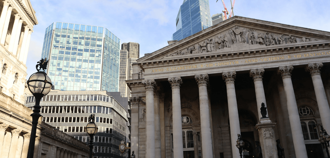 Банк Англии вводит жесткие правила для стейблкоинов: Требование 60% резервов в госбондах